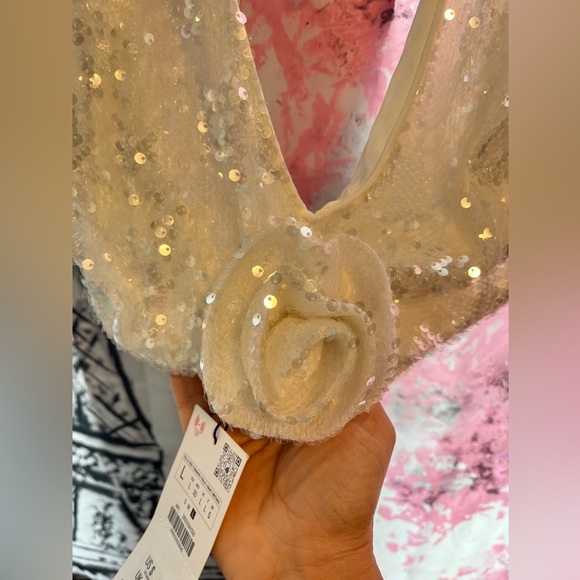 ZARA NWT 🎄SEQUIN HALTER TOP SIZE L
🚨FIRM PRICE NO DISCOUNT - Picture 9 of 11